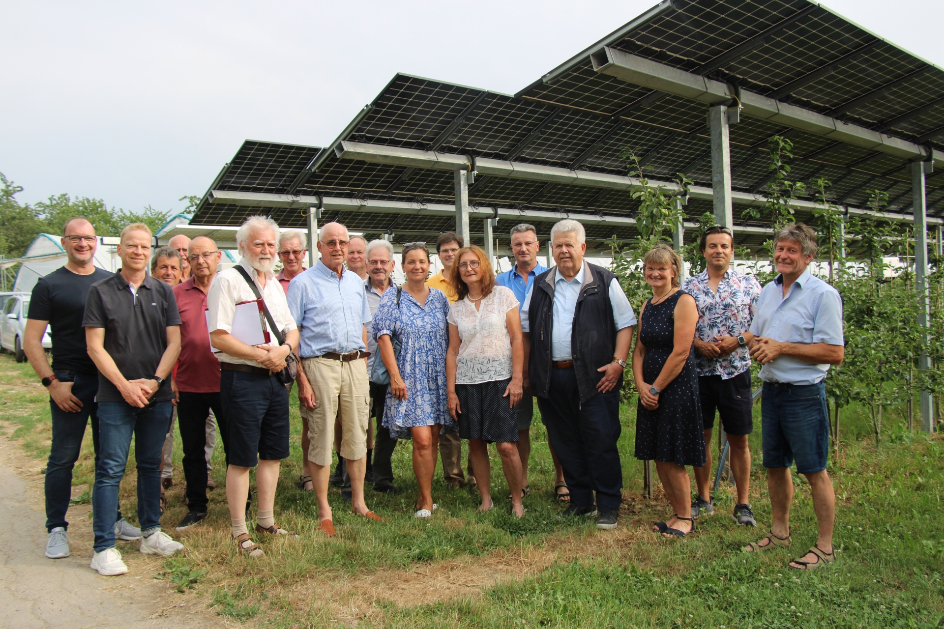 Foto: Roman Vallendor CDU-Fraktion - und der Vorstand der CDU Oberkirch informierten sich über PV-Anlagen von Dr.Vollmer/Intech in Oberkirch-Nußbach, die in das Forschungsprojekt „Modellregion des Landes“ aufgenommen sind.